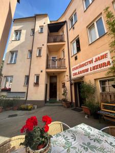 Budova, v ktorej sa apartmán nachádza