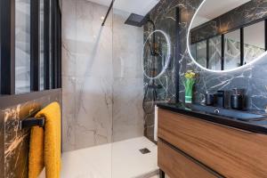 Phòng tắm tại Village Naturiste - Xcape Sea View Luxe +20 ảnh