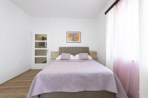 Ein Bett oder Betten in einem Zimmer der Unterkunft Apartment Iva