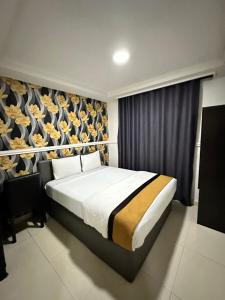 A bed or beds in a room at Msquare Hotel GRA