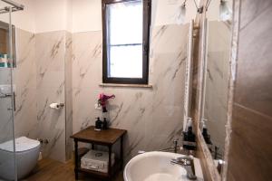 Vannituba majutusasutuses Yourquadrarooms B&b +15 fotot