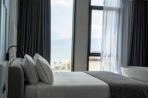 Postel nebo postele na pokoji v ubytování Center Hotel