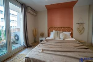 a bedroom with a bed and a large window at Chambre 1 René Cassinbalcon Wifi Mini-frigo TV in Nice