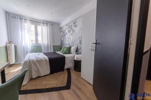 a small bedroom with a bed and a window at Room Riviera 3 Aéroport Wifi Climatisation in Nice