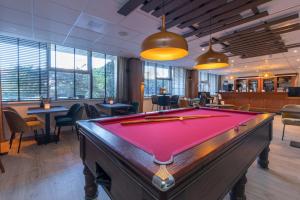 Biliár nebo kulečník v ubytování Fletcher Hotel Jan van Scorel