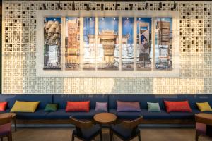 Uma área de estar em Wink Icon Hotel Danang Riverside - Luxury Suites - 24hrs Stay & Rooftop Pool Bar