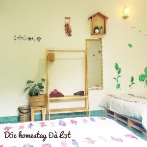 Postel nebo postele na pokoji v ubytování Dốc homestay Đà Lạt