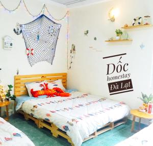 Postel nebo postele na pokoji v ubytování Dốc homestay Đà Lạt