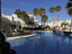The swimming pool at or close to La Perla Azul - Terraza panorámica al Sol