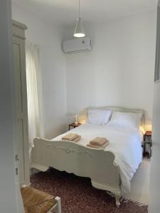 Postel nebo postele na pokoji v ubytování Kardiani Village Home