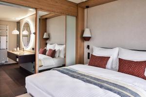 Postel nebo postele na pokoji v ubytování Falkensteiner Hotel Bad Leonfelden Superior
