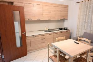 Köök või kööginurk majutusasutuses Iris apartaments