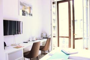 A television and/or entertainment centre at Hotel Mika Downtown