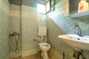 A bathroom at Vangelis studio 2