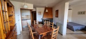 Kuchyň nebo kuchyňský kout v ubytování Apartamentos Grifo Vacances Grizzly