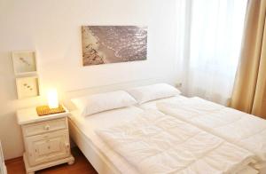 Postel nebo postele na pokoji v ubytování Villa Karola Ferienwohnung 45403