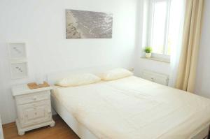 Postel nebo postele na pokoji v ubytování Villa Karola Ferienwohnung 45403