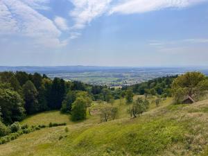 - une vue depuis le sommet d'une colline dans l'établissement Vilaraj, à Maribor