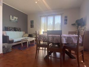 Χώρος καθιστικού στο Maison 6 pers. avec jardin et terrasse, proche plage et forêt, animaux admis, ménage inclus - FR-1-246A-183 +5 φωτογραφίες