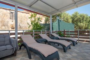 A balcony or terrace at SOHORO Forest Hill Apartment by "elite"