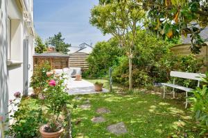 a garden with a bench and some plants at Magnolia - Charmante maison avec jardin in Nantes +5 photos