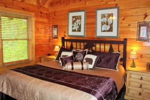 Ένα ή περισσότερα κρεβάτια σε δωμάτιο στο Knotty By Nature