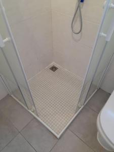 a shower with a glass door in a bathroom at Maison Sabline 3 - T2 avec terrasse et parking 700m de l'océan - bébé bienvenu in Yves