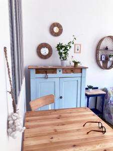 a dining room table with a blue cabinet at Studio Tehani in Quiberon