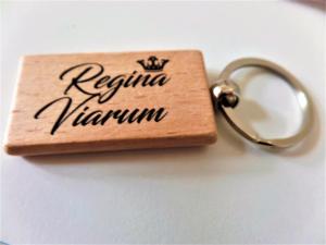 eine Schlüsselkette mit dem Namen Kyruna vivanulum in der Unterkunft Regina Viarum Apartment, Historic City Centre in Brindisi