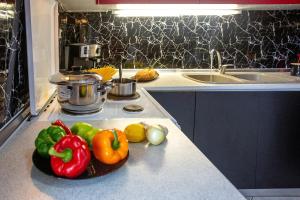 A kitchen or kitchenette at Endless Blue Sunshine