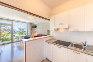 Η κουζίνα ή μικρή κουζίνα στο Residence Casa al Sole Apartments +28 φωτογραφίες