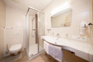 Koupelna v ubytování Haus Alpenstern + 14 fotografií