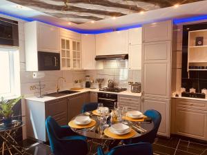 a kitchen with a table and chairs in a kitchen at Azure Gold Apartment in Senglea
