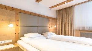 Postel nebo postele na pokoji v ubytování Wellnesshotel Mein Almhof Superior