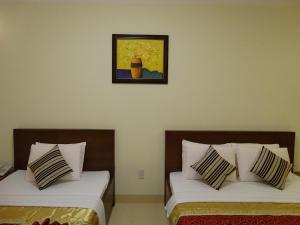 Postel nebo postele na pokoji v ubytování Hoa Vinh Hotel