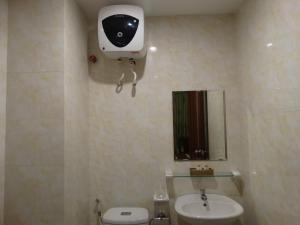 Koupelna v ubytování Hoa Vinh Hotel + 28 fotografií