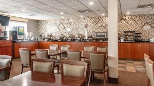 Restaurace v ubytování Service Plus Inns and Suites Calgary