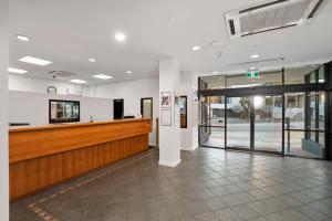 a waiting area of a hospital with a cashierasteryasteryasteryasteryasteryastery at Metro Hotel Perth City in Perth