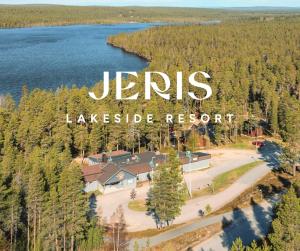 穆奥尼奥Jeris Lakeside Resort Cabins的杰茨湖畔度假村的鸟瞰图