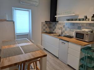 Køkken eller tekøkken på Apartment Grandić + 12 billeder