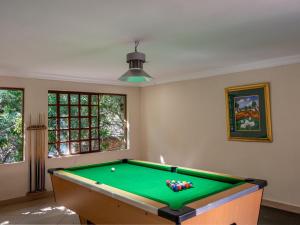 Casa Albergo Corporate Guest House tesisinde bir bilardo masası