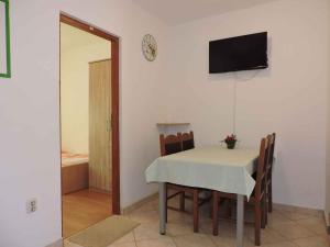 Zdjęcie z galerii obiektu Apartment Pomer 2 w mieście Pomer