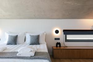 Posteľ alebo postele v izbe v ubytovaní Krystallon Villas