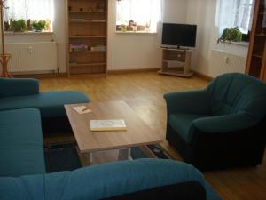 TV a/nebo společenská místnost v ubytování Ferienwohnung Barthel