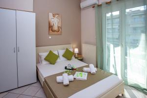 A bed or beds in a room at Endless Blue Sunshine