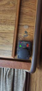 un cassetto in legno con un telecomando di Van with 3 double bed, nice and quite place, to 500m beatufill beach ad Adeje