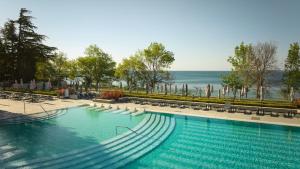 Piscina de la sau aproape de Secrets Sunny Beach Resort and Spa - Premium All Inclusive - Adults Only