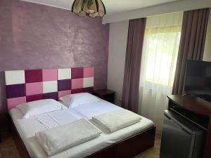 En eller flere senge i et værelse på Casa de Vacanță Topaz