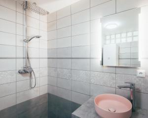 Koupelna v ubytování Apartmány Pěkná 10 + 37 fotografií