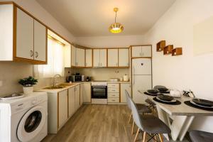 Gallery image of Villa nectar 2 bedrooms 4 pers with Jacuzzi by MPS in Perivolos